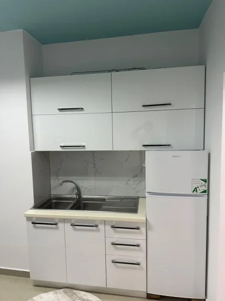 Tirane, jepet me qera apartament 2+1+Ballkon Kati 4, 70 m² 450 € (Astir)