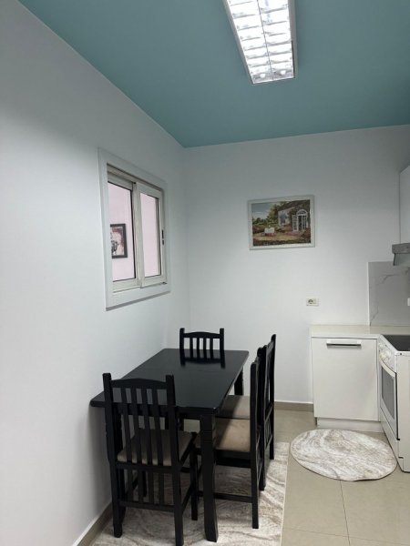 Tirane, jepet me qera apartament 2+1+Ballkon Kati 4, 70 m² 450 € (Astir)