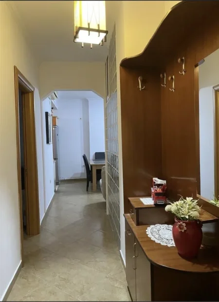 Tirane, jepet me qera apartament 2+1 Kati 4, 105 m² 450 € (Rruga Krist Maloki)