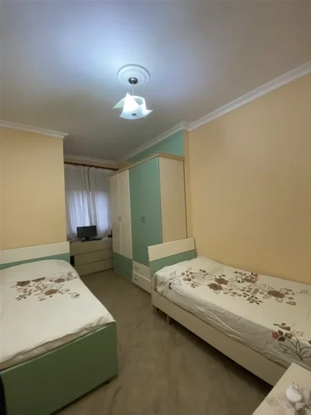 Tirane, jepet me qera apartament 2+1 Kati 4, 105 m² 450 € (Rruga Krist Maloki)