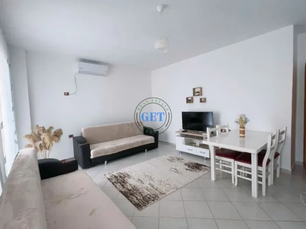 Durres, jepet me qera apartament 1+1 Kati 8, 65 m² 350 € (Rrota Kuqe,Plazh, Durrësz, me Ashensor)