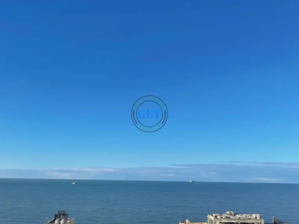 Durres, jepet me qera apartament 1+1 Kati 8, 65 m² 350 € (Rrota Kuqe,Plazh, Durrësz, me Ashensor)