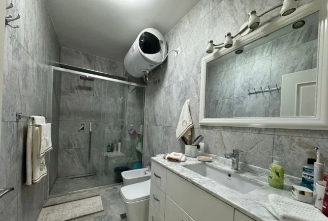 Tirane, shitet apartament 2+1+Aneks+Ballkon Kati 4, 113 m² 280.000 € (rruga barrikadave)