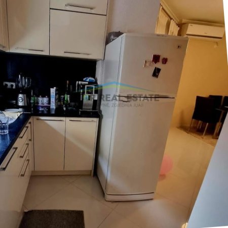 Tirane, jepet me qera apartament 3+1+Ballkon Kati 3, 130 m² 900 € (Rr e Kavajes)