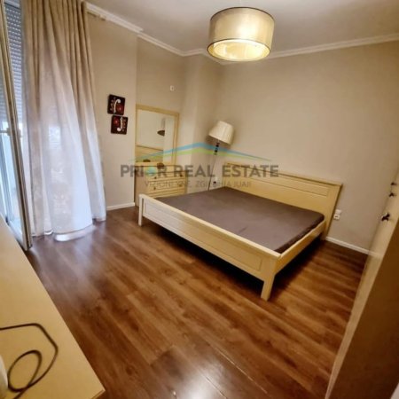 Tirane, jepet me qera apartament 3+1+Ballkon Kati 3, 130 m² 900 € (Rr e Kavajes)