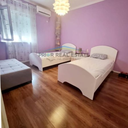 Tirane, jepet me qera apartament 3+1+Ballkon Kati 3, 130 m² 900 € (Rr e Kavajes)