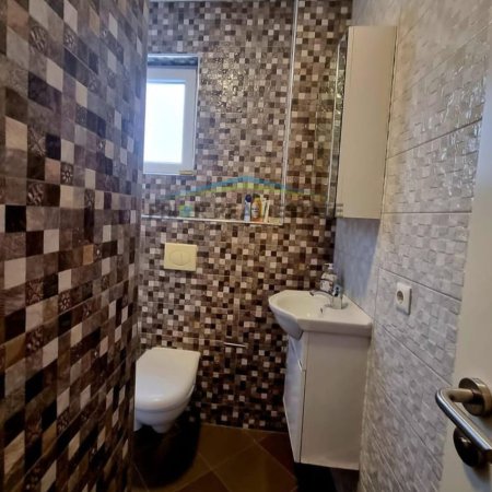 Tirane, jepet me qera apartament 3+1+Ballkon Kati 3, 130 m² 900 € (Rr e Kavajes)