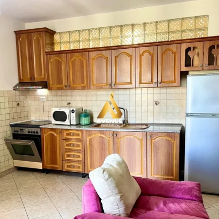 Tirane, jepet me qera apartament 1+1+Ballkon Kati 3, 57 m² 450 € (nikolle kacorri)