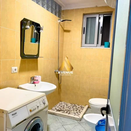Tirane, jepet me qera apartament 1+1+Ballkon Kati 3, 57 m² 450 € (nikolle kacorri)