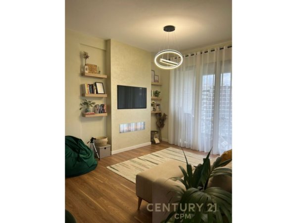 Tirane, jap me qera apartament 2+1+2+POST PARKIMI , 98 m² 1.600 € (Rruga e Kosovarëve)