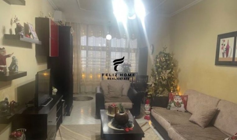 Tirane, jepet me qera apartament 3+1 Kati 7, 100 m² 500 € (LAPRAKE)
