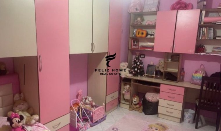 Tirane, jepet me qera apartament 3+1 Kati 7, 100 m² 500 € (LAPRAKE)
