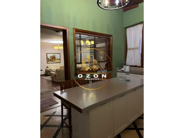 Apartament per Qera 3+1+2, Rruga Kavajes!