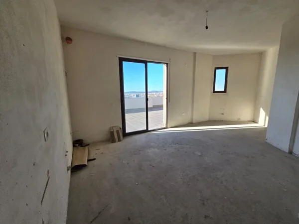 Vlore, shitet apartament+verande | Penthouse 2+1+Ballkon , 213 m² 125.000 € (28 Nentori)