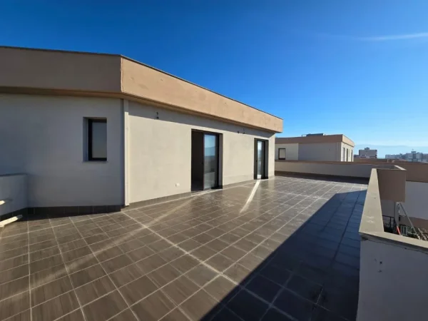 Vlore, shitet apartament+verande | Penthouse 2+1+Ballkon , 213 m² 125.000 € (28 Nentori)