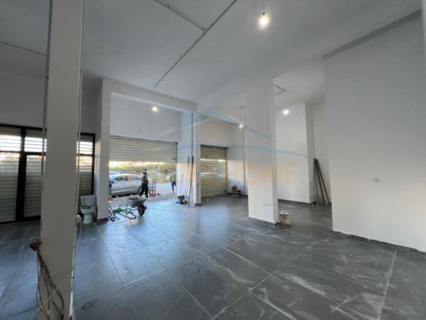 Tirane, jepet me qera ambjent biznesi Kati 0, 105 m² 500 € (FUSHA AVIACIONIT)