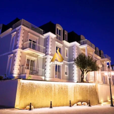 Tirane, shitet 2+1+Ballkon Kati 1, 94 m² 285.000 € (rruga e vilave)