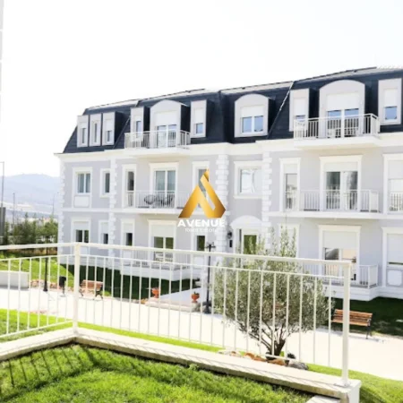 Tirane, shitet 2+1+Ballkon Kati 1, 94 m² 285.000 € (rruga e vilave)