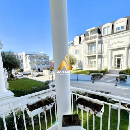 Tirane, shitet 2+1+Ballkon Kati 1, 94 m² 285.000 € (rruga e vilave)