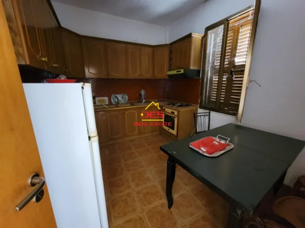 Vlore, shitet shtepi 5+1+Ballkon Kati 2, 195 m² 150.000 € (Rruga Dervish Hekali)