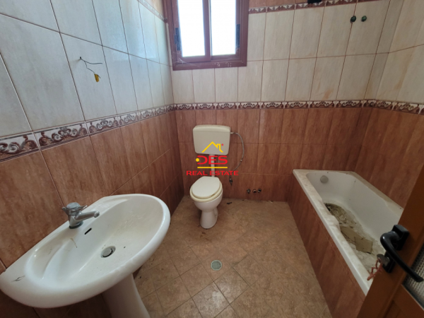 Vlore, shitet shtepi 5+1+Ballkon Kati 2, 195 m² 150.000 € (Rruga Dervish Hekali)