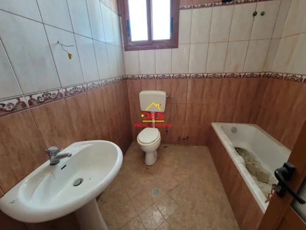 Vlore, shitet shtepi 5+1+Ballkon Kati 2, 195 m² 150.000 € (Rruga Dervish Hekali)