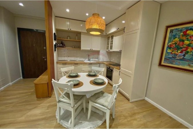 Tirane, jepet me qera apartament 2+1+Ballkon Kati 7, 99 m² 1.200 € 