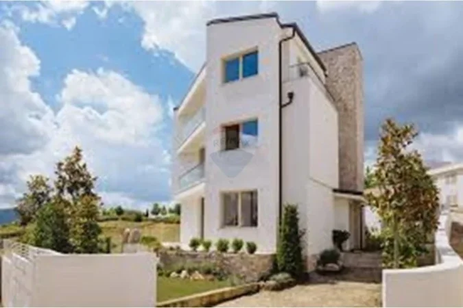 Tirane, shitet Vile 4+1+Ballkon Kati 3, 358 m² 896.000 € 