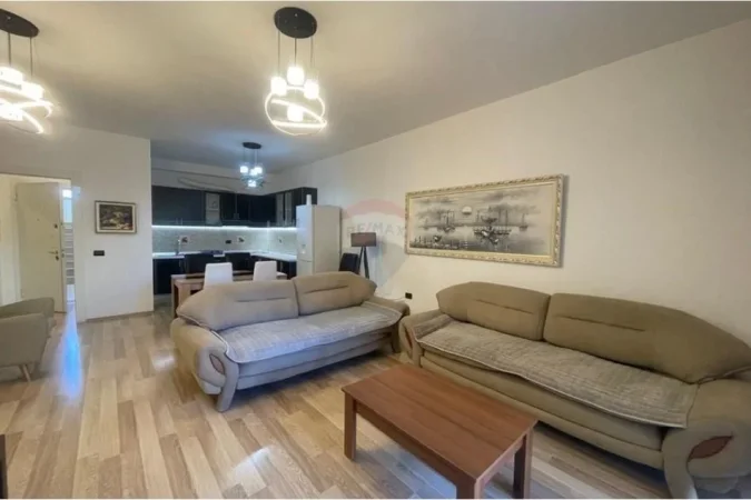 Tirane, jepet me qera apartament 2+1+Ballkon Kati 2, 111 m² 750 € 