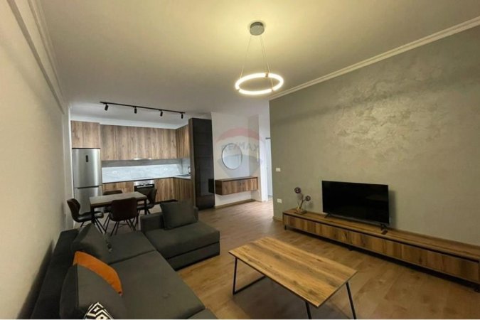 Tirane, jepet me qera apartament 1+1+Ballkon Kati 3, 78 m² 700 € 