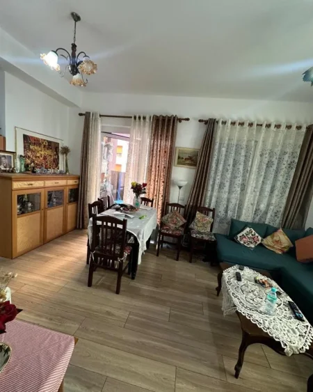 Tirane, shes apartament 2+1+Ballkon Kati 2, 84 m² 111.000 € (Rr. ali Demi te Kompleksi Mangalem)