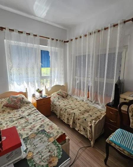 Tirane, shes apartament 2+1+Ballkon Kati 2, 84 m² 111.000 € (Rr. ali Demi te Kompleksi Mangalem)