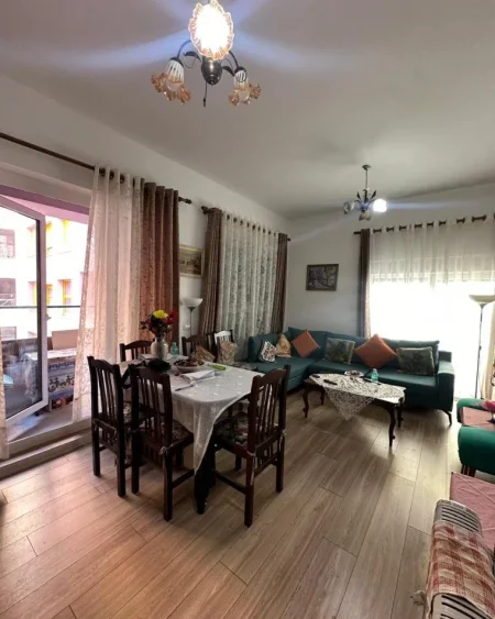 Tirane, shes apartament 2+1+Ballkon Kati 2, 84 m² 111.000 € (Rr. ali Demi te Kompleksi Mangalem)