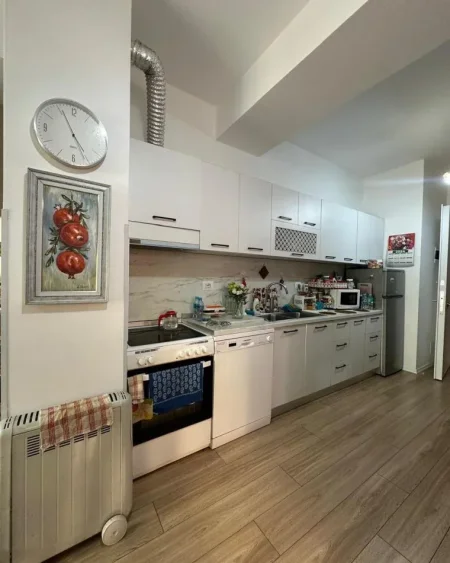 Tirane, shes apartament 2+1+Ballkon Kati 2, 84 m² 111.000 € (Rr. ali Demi te Kompleksi Mangalem)