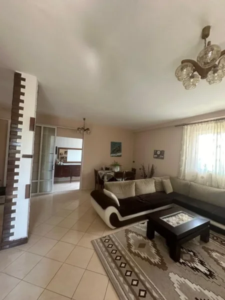 Tirane, shitet 2 Katshe , 310 m² 200.000 € (Yzberisht)