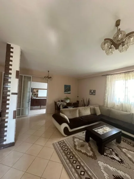 Tirane, shitet 2 Katshe , 310 m² 200.000 € (Yzberisht)