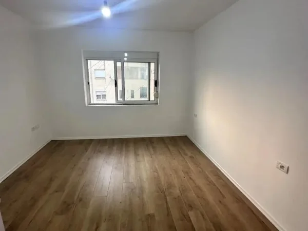 Tirane, shes apartament 2+1+Aneks+Ballkon Kati 3, 80 m² 135.000 € (Te brryli te lokal Votra)