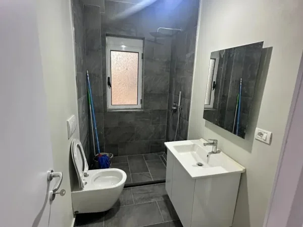 Tirane, shes apartament 2+1+Aneks+Ballkon Kati 3, 80 m² 135.000 € (Te brryli te lokal Votra)