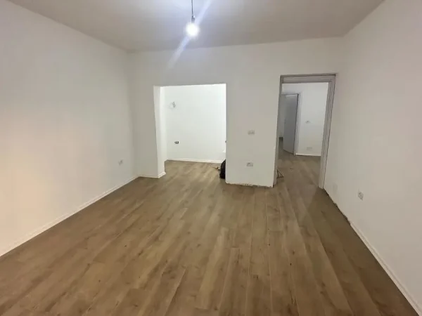 Tirane, shes apartament 2+1+Aneks+Ballkon Kati 3, 80 m² 135.000 € (Te brryli te lokal Votra)