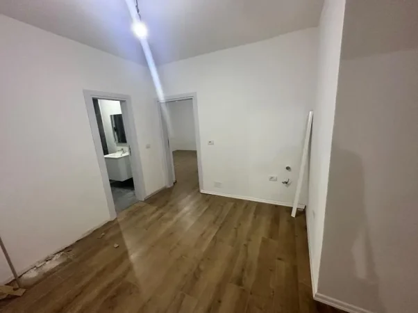 Tirane, shes apartament 2+1+Aneks+Ballkon Kati 3, 80 m² 135.000 € (Te brryli te lokal Votra)