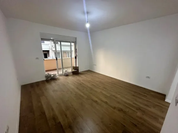 Tirane, shes apartament 2+1+Aneks+Ballkon Kati 3, 80 m² 135.000 € (Te brryli te lokal Votra)