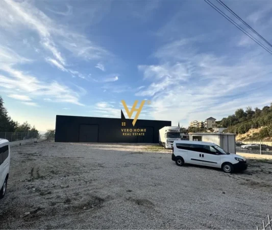 Tirane, jepet me qera magazine Kati 0, 1.900 m² 3.500 € (FARKE)