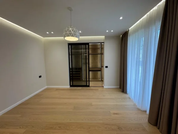 Tirane, jepet me qera 3 Katshe Kati 3, 300 m² 3.500 € (Qendra Tregtare TEG)