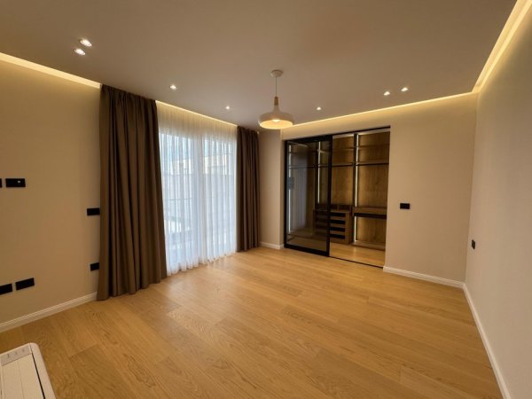 Tirane, jepet me qera 3 Katshe Kati 3, 300 m² 3.500 € (Qendra Tregtare TEG)
