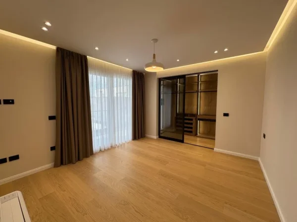 Tirane, jepet me qera 3 Katshe Kati 3, 300 m² 3.500 € (Qendra Tregtare TEG)
