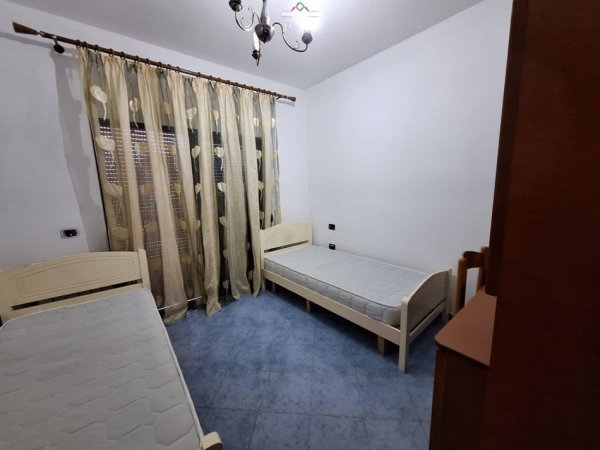 Tirane, jepet me qera Vile 2+1 Kati 2, 80 m² 450 € (bulevardi i ri)