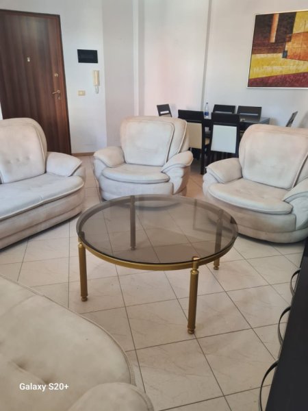 Tirane, jepet me qera apartament 2+1 Kati 5, 106 m² 700 € (Blloku)
