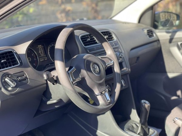 Tirane, shes makine VW POLO Benzin+Gaz, gri metalizato manuale Klima 160.000 km 5.290 €