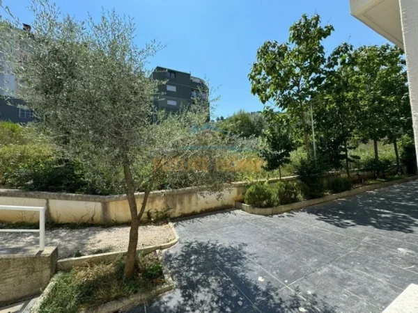 Tirane, shitet apartament 1+1 Kati 0, 102 m² 135.000 € (Kopshti Zoologjik)