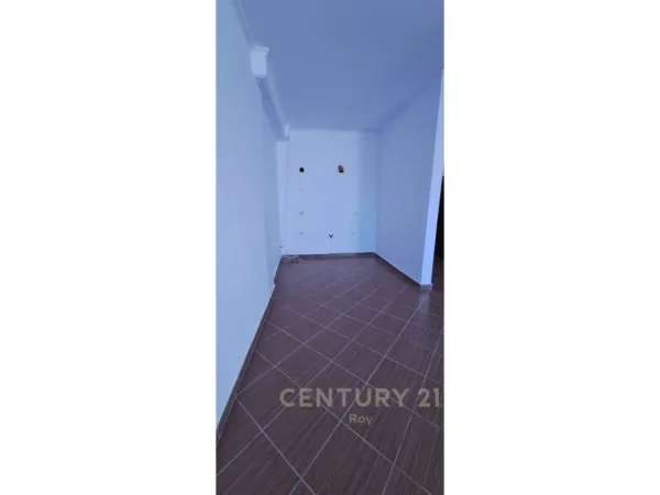 Durres, shitet apartament 1+1 Kati 8, 85 m² 102.000 € (plazh hekurudha)